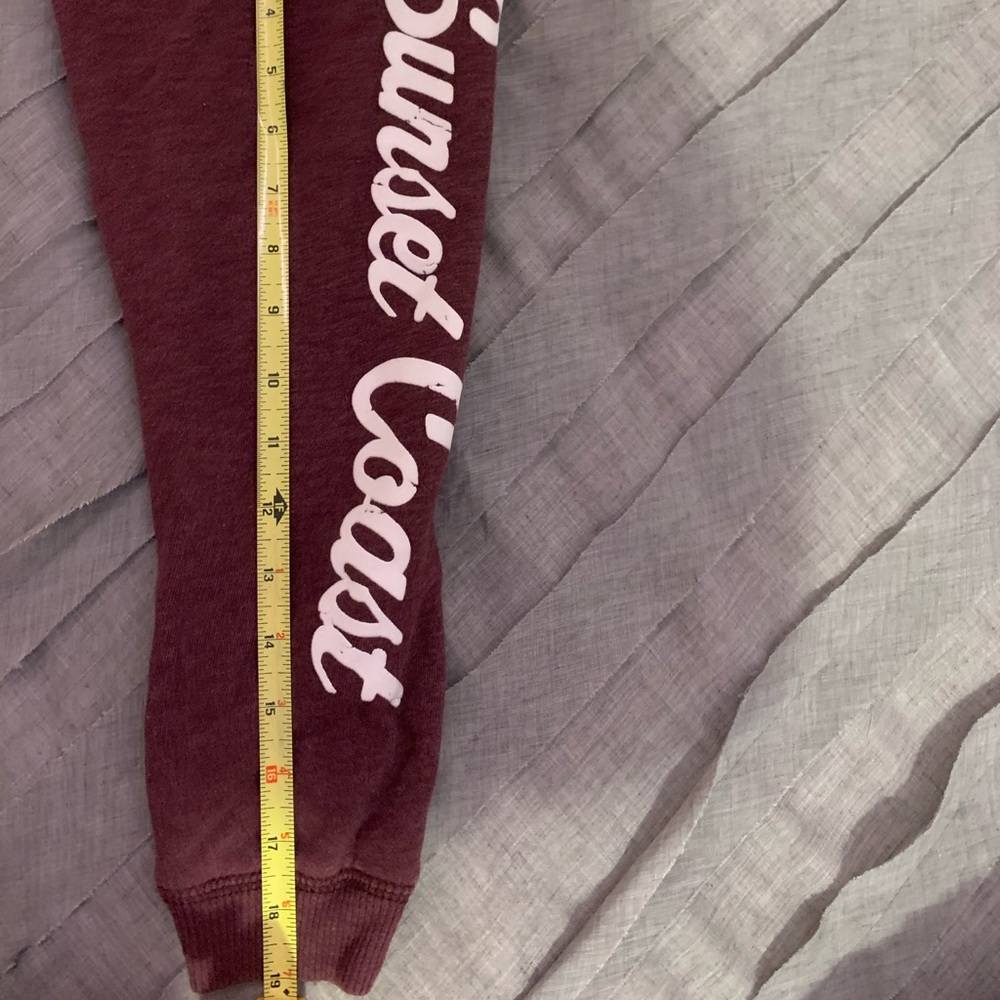 Hollister Crewneck - Picture 6 of 6